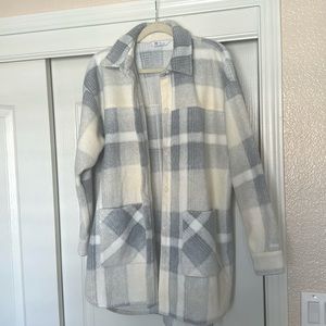 DSG plaid long women’s shacket. Size: Medium